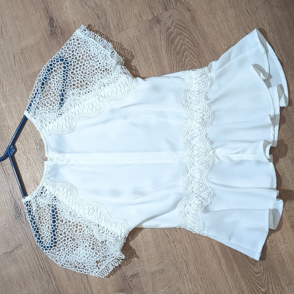 Sugar Lips Blouse size xs color white like new - Picture 5 of 8